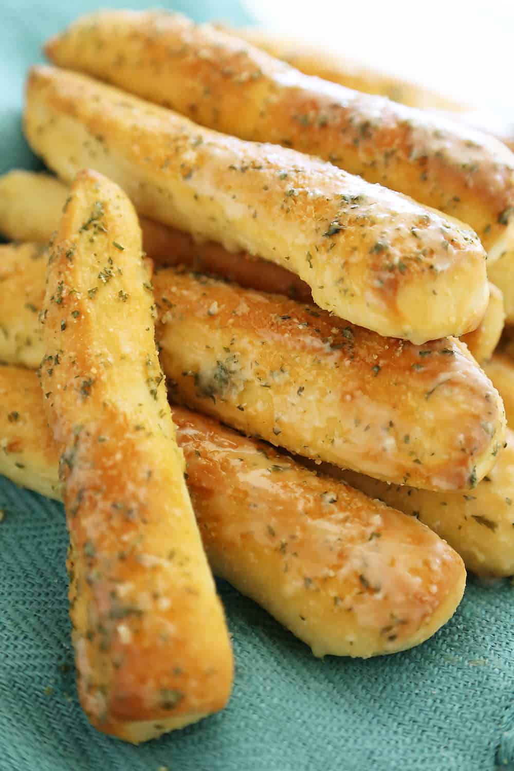 How to Bake Garlic Bread Sticks? – The Housing Forum