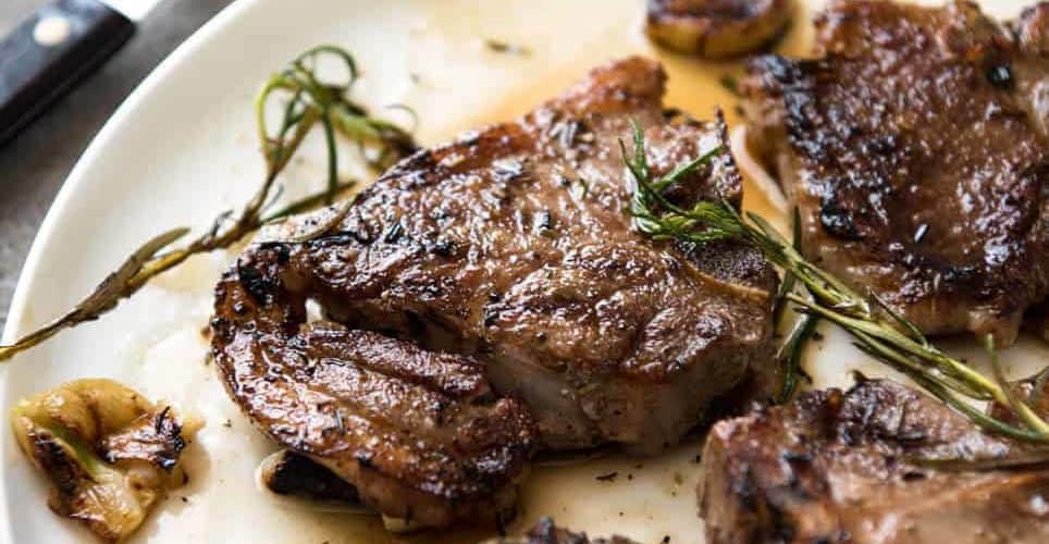 How To Bake Oven Roasted Lamb Chops with Rosemary and Onion Sauce – The ...